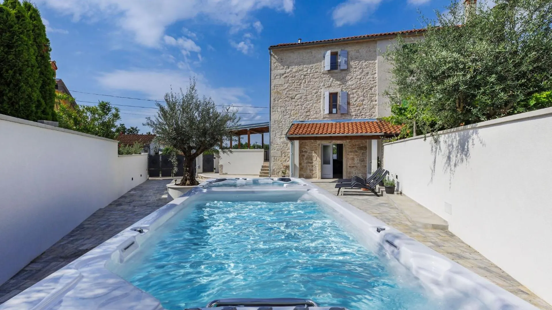 Holiday Home Villa Lucky By Interhome location